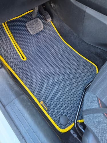 Customer photo review of Auto Fußmatten nach Maß - Vorne