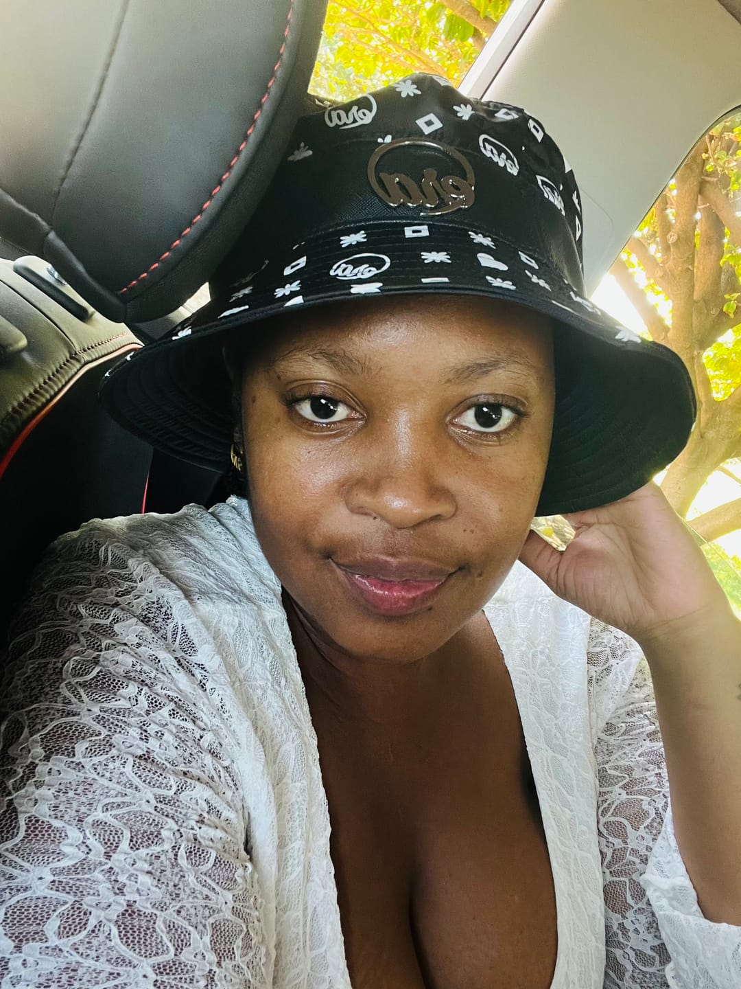 Customer photo review of Billy Bucket Hat
