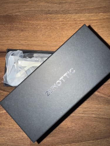 Customer photo review of Zenottic Sun Glasses Agatha