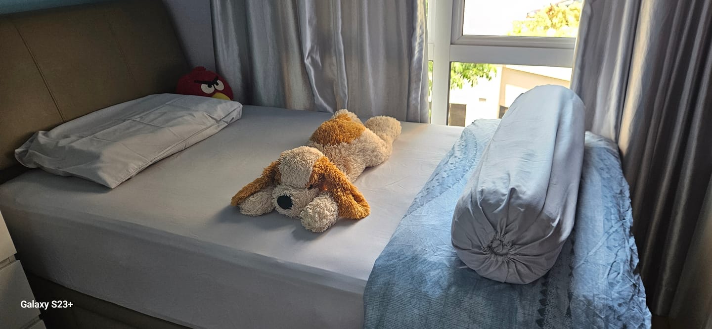 Customer photo review of Solid Colored Bedding Sets 100% Microfiber