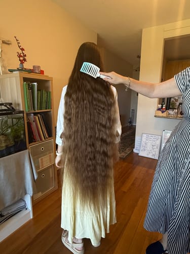 Customer photo review of Detangling Hairbrush Blue Breeze