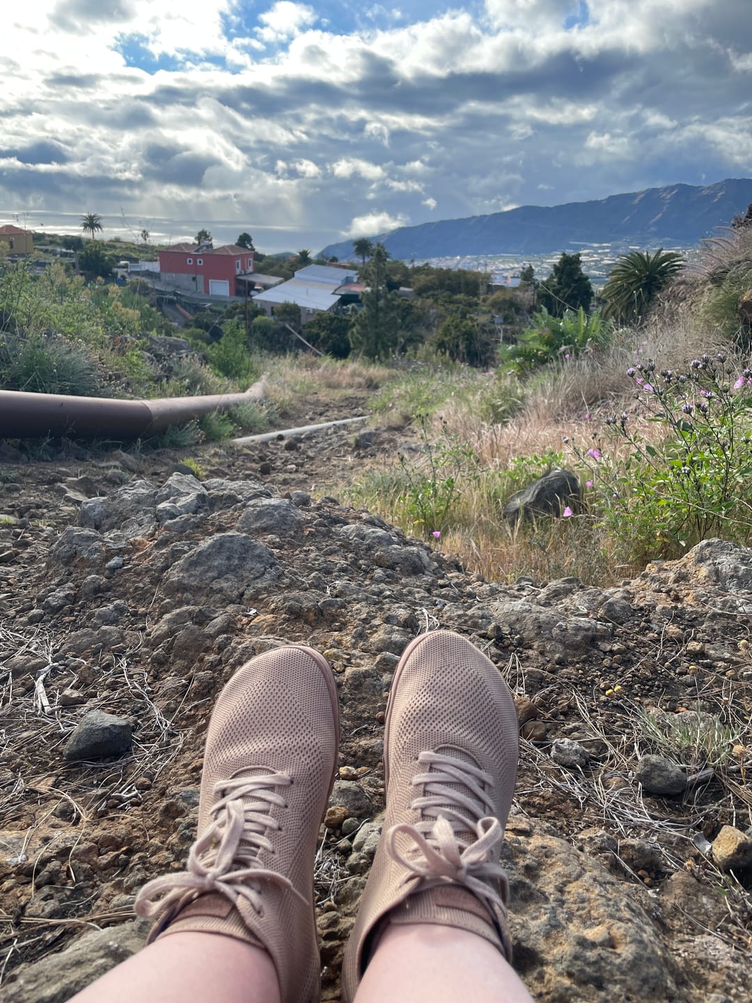 Customer photo review of Vaistoa Iloa Mid | Knitted Barefoot Sneakers