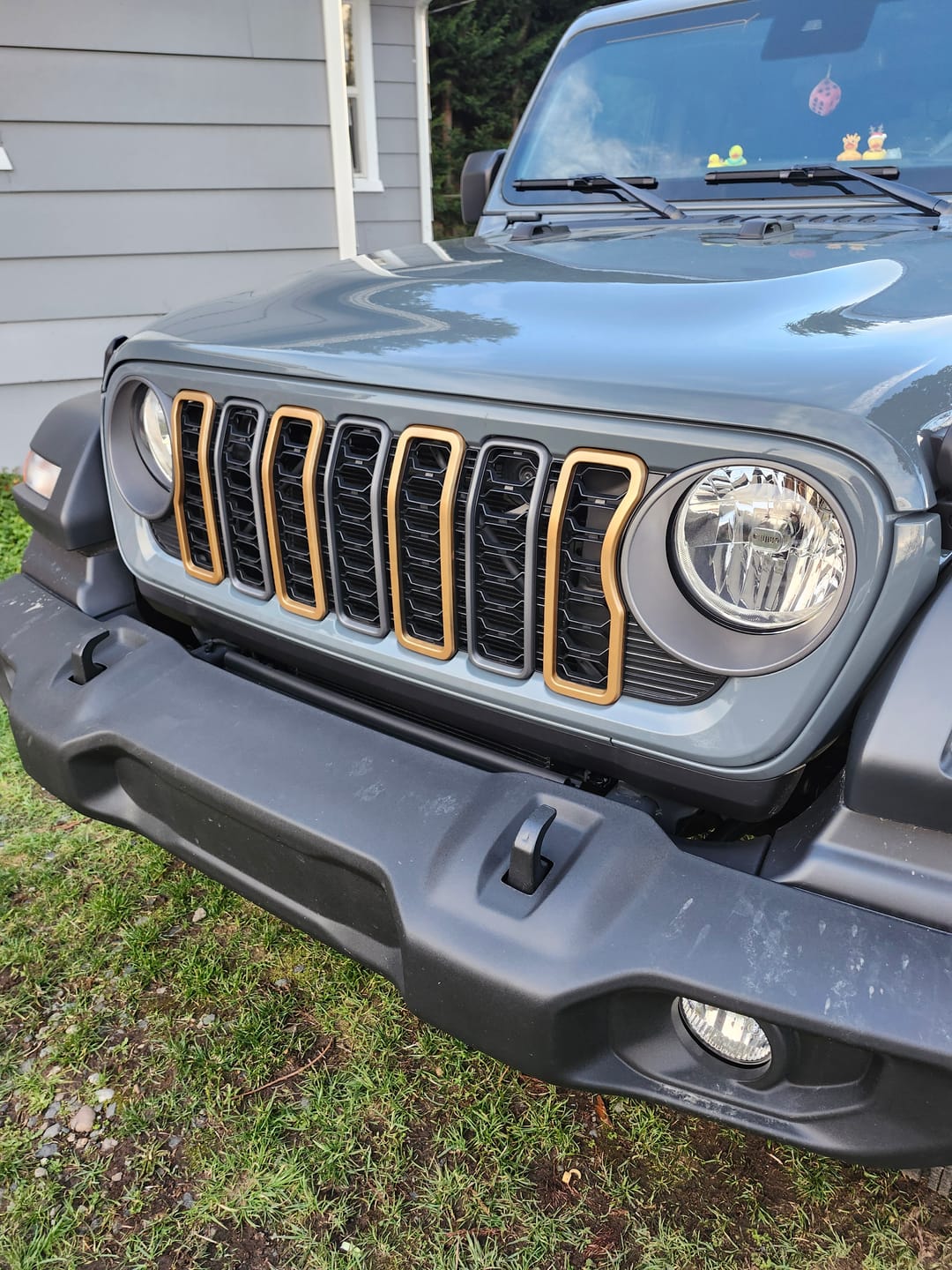 Customer photo review of Slot Cover for 2024 Grille Wrangler JL JT Grille