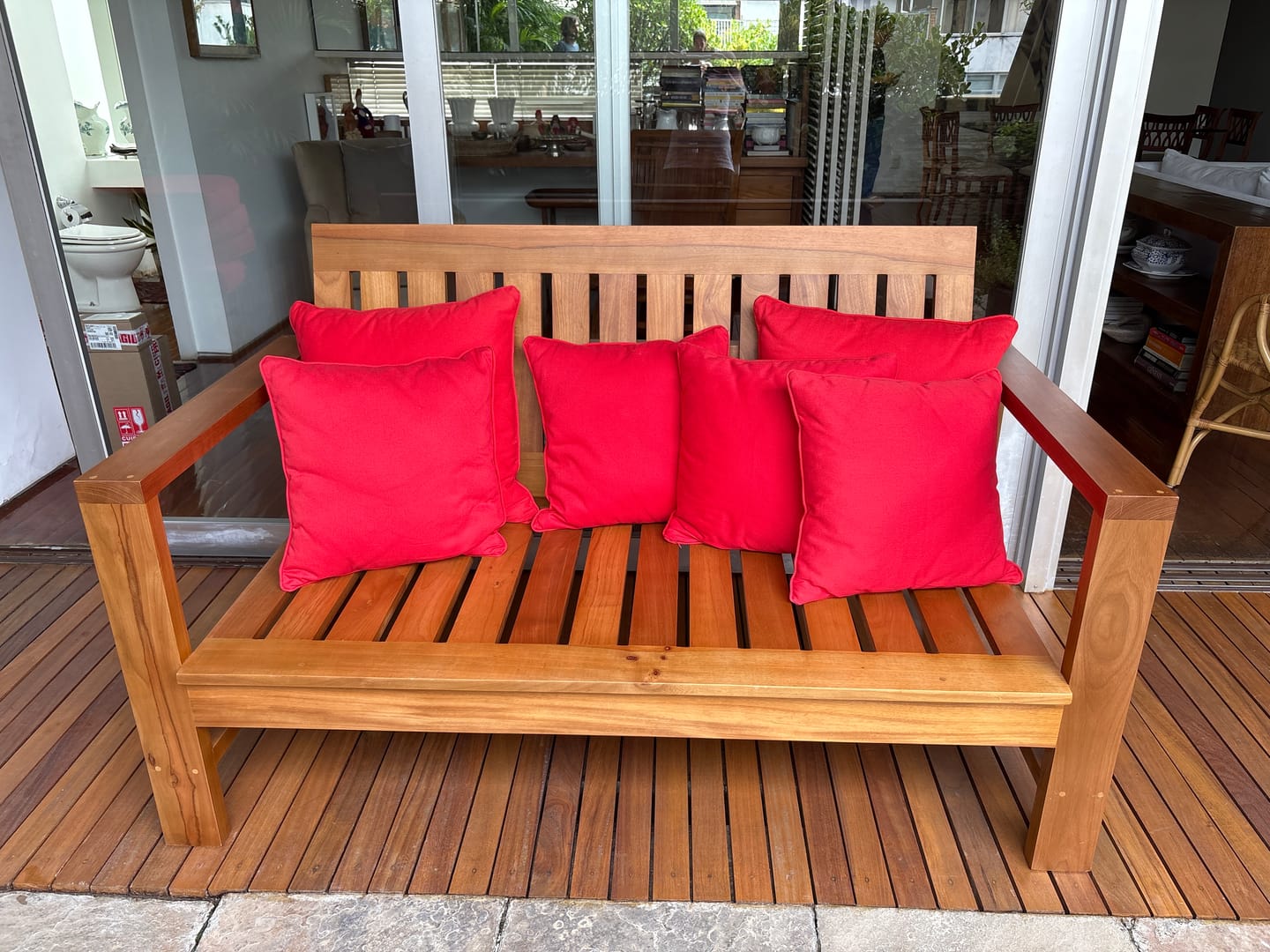 Customer photo review of Banco / Sofá De Madeira Maciça Demolição Búzios