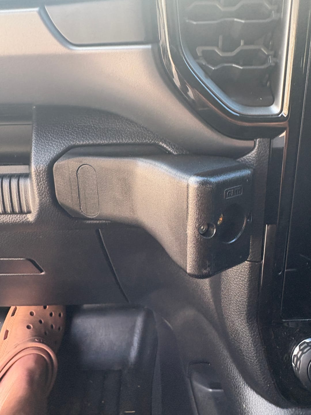 Customer photo review of Ford Ranger Super Duty UHF/Quadlock/Universal Dash Mount
