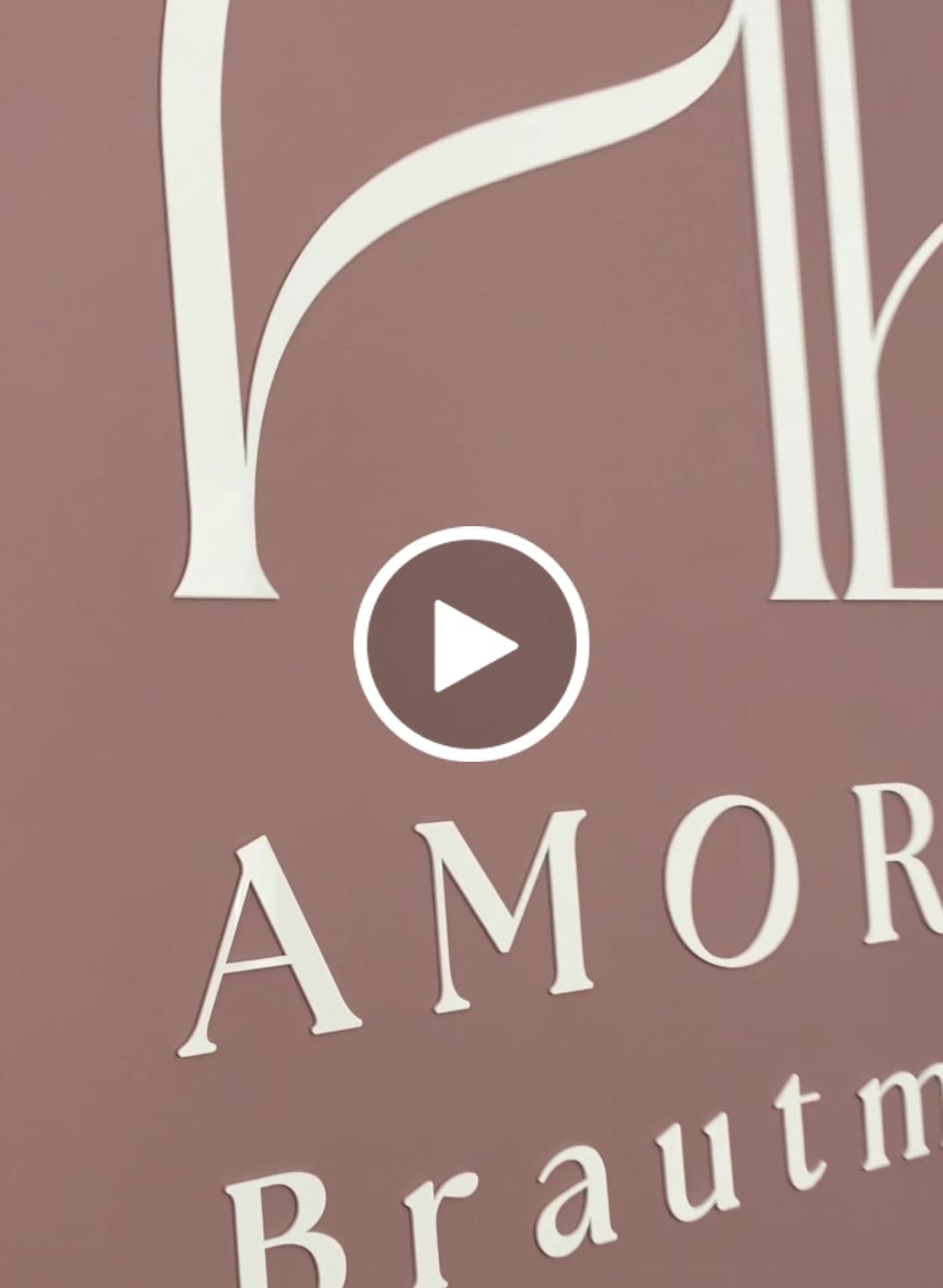 Customer video review of 3D Logo Daniel - Amorely Brautmoden