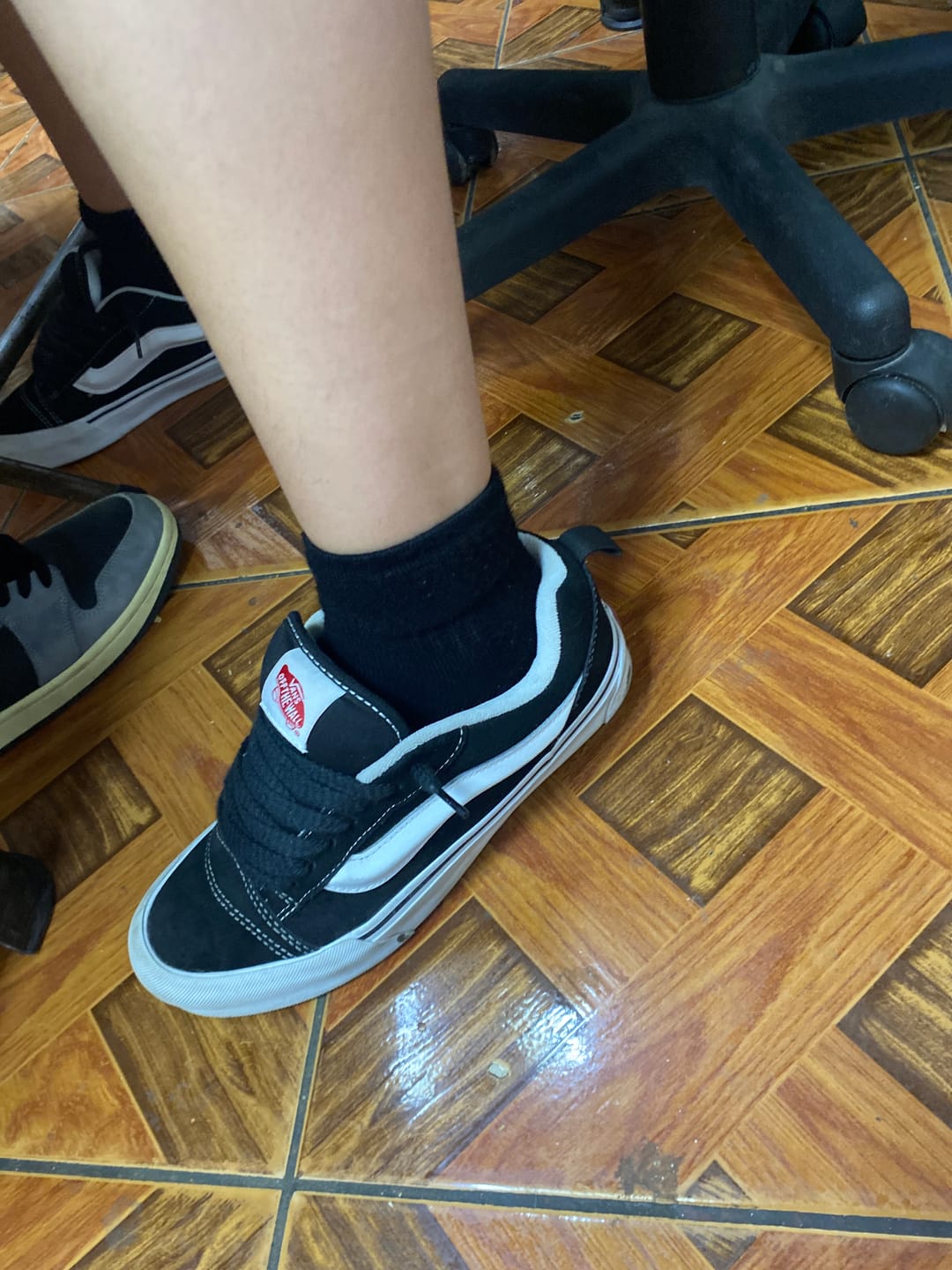 Customer photo review of Zapatilla Vans Knu Skool Unisex Negro