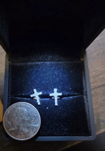 Customer photo review of 【US 3 Days Delivery】GL Iced Out Cross Earring Paved VVS Round Cut Moissanite  16K Gold Plated