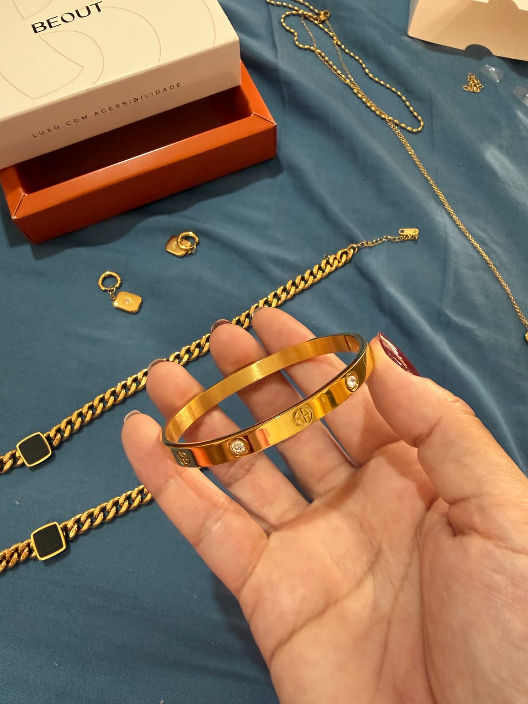 Customer photo review of Bracelete Pedras de Glamour Banhado em Ouro 18k