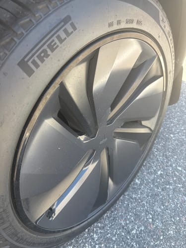 Customer photo review of Aluminum Alloy Wheel Rim Protectors for All Tesla Models 3/Y/S/X (4 PCS)