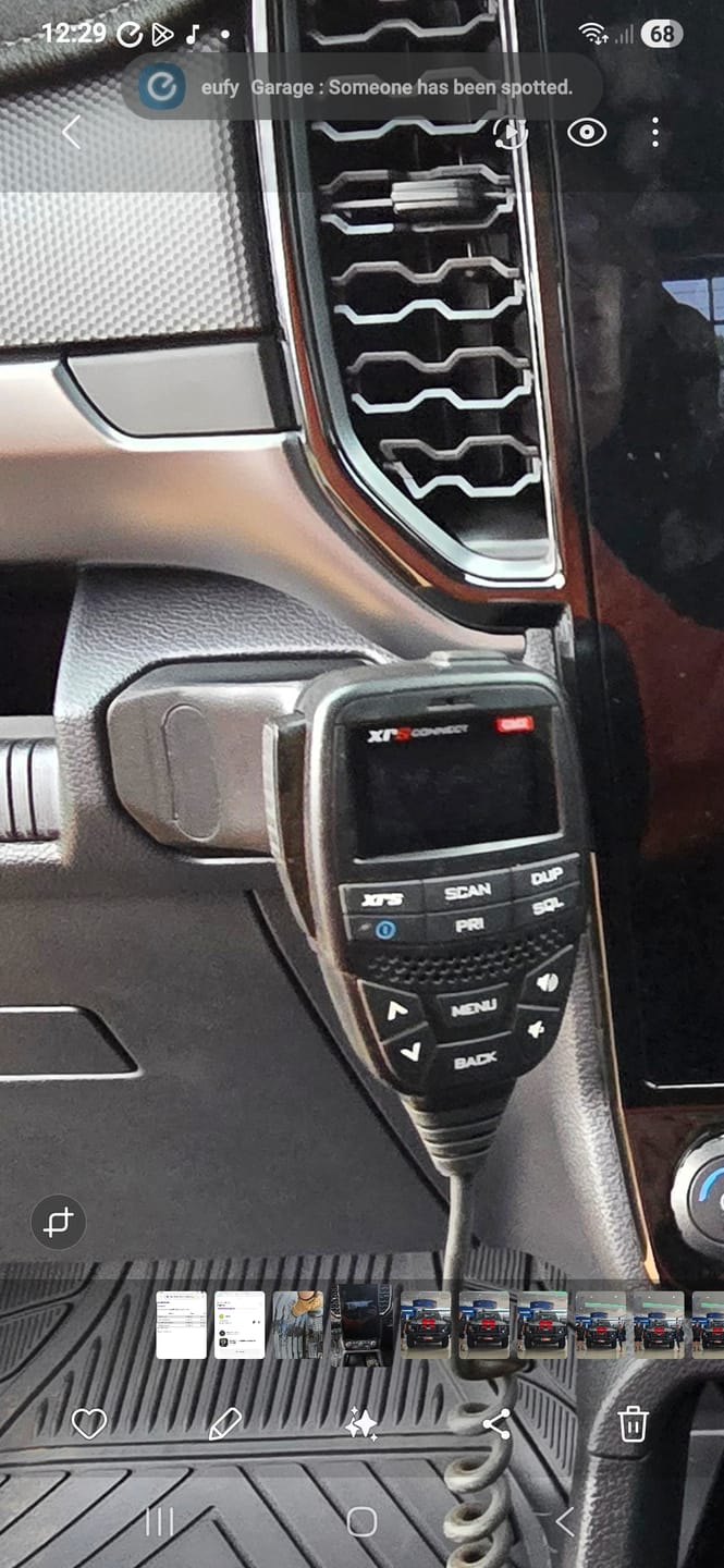 Customer photo review of Ford Ranger Super Duty UHF/Quadlock/Universal Dash Mount