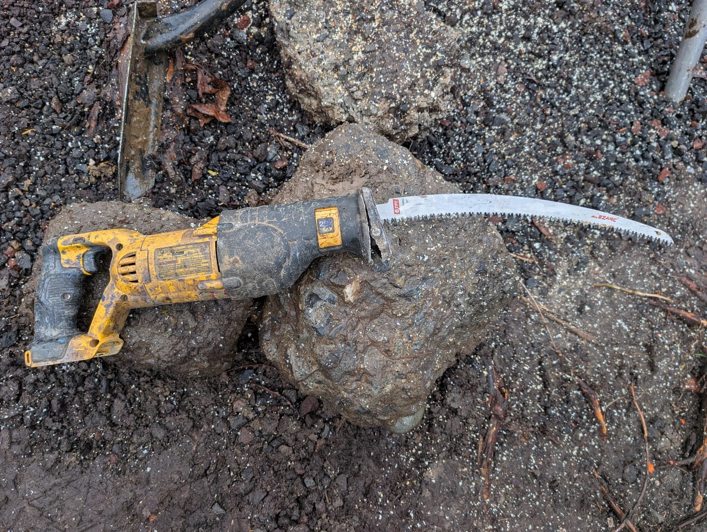 Customer photo review of Tree Trimming/Wood Cutting – Japanese Teeth Arc Edge 6 TPI Reciprocating Saw Blade