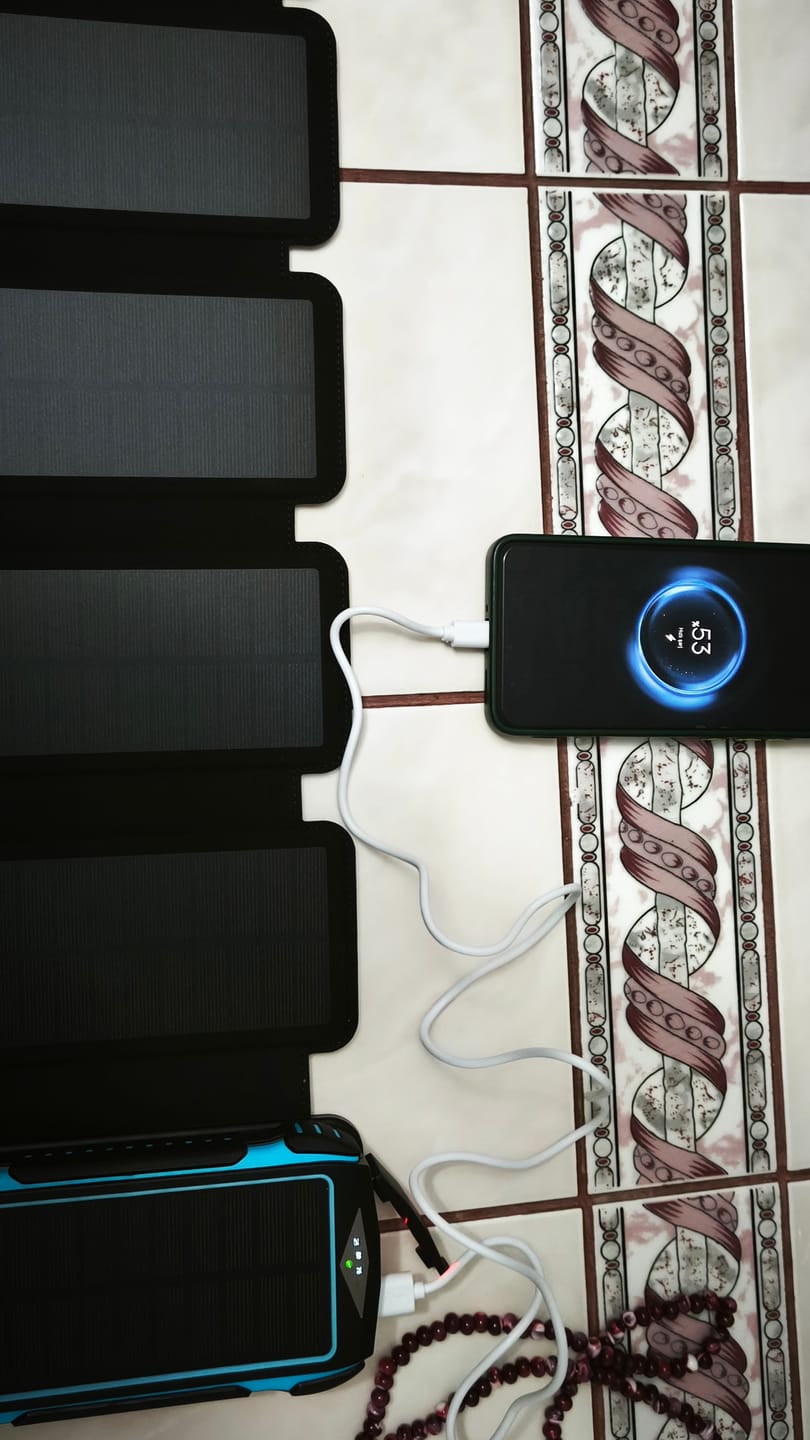 Customer photo review of Wochee XCore Ultimate 6+1 Solar Powerbank