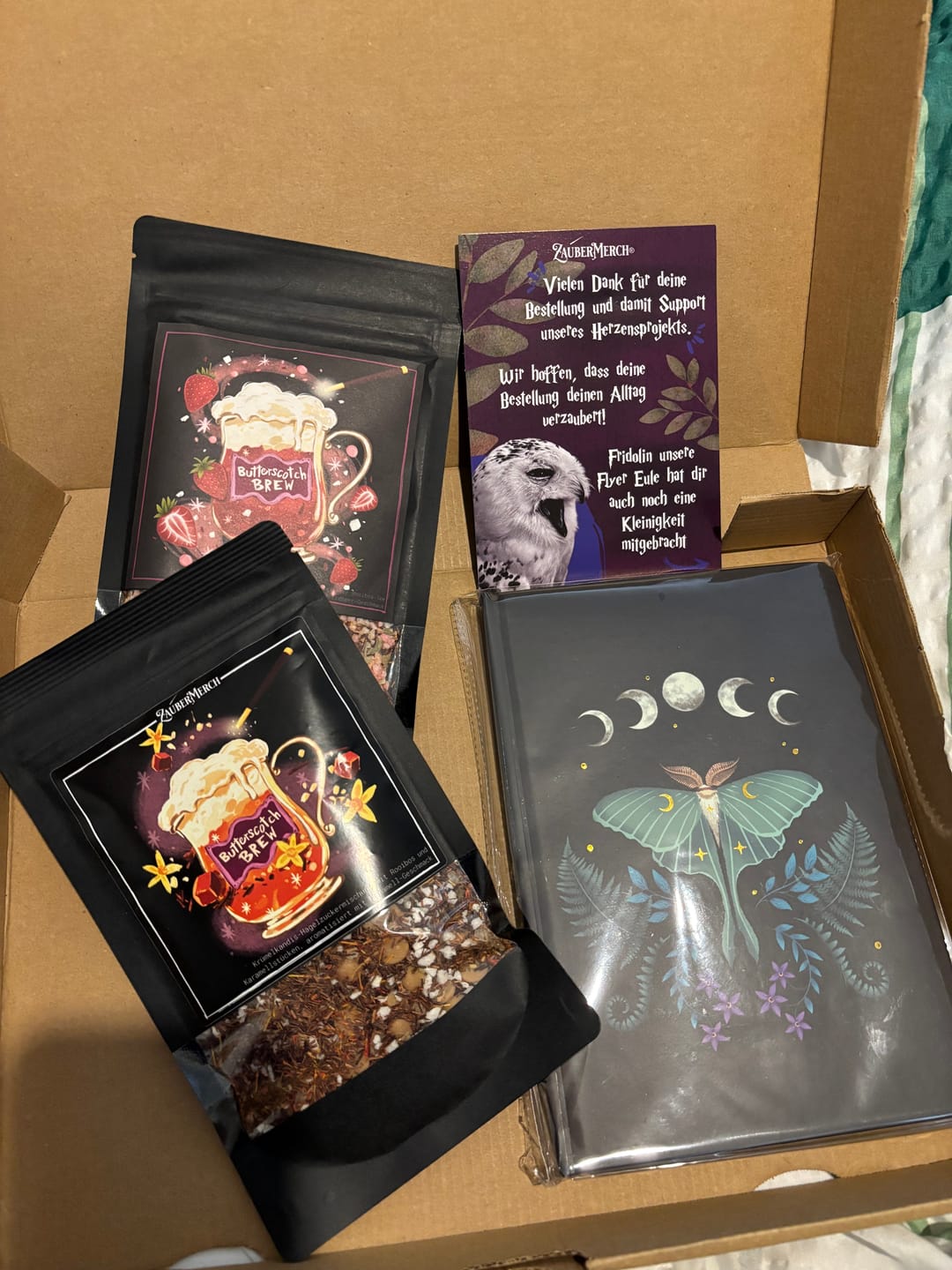 Customer photo review of Luna Motte A5 Notizbuch – Dark Forest Journal mit Goldfolie und Leseband