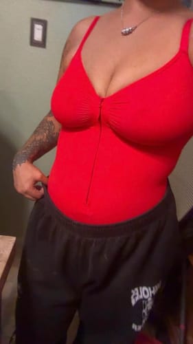 Customer photo review of Stefanie Zipper – Extreme Snatching Bodysuit – Built-In Chest Support & Inner Clips