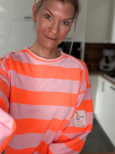 Customer photo review of SWEATER OPTIMISM  versch. Farben