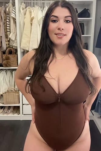 Customer photo review of Stefanie Zipper – Extreme Snatching Bodysuit – Built-In Chest Support & Inner Clips