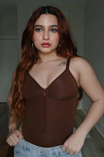 Customer photo review of Stefanie Zipper – Extreme Snatching Bodysuit – Built-In Chest Support & Inner Clips