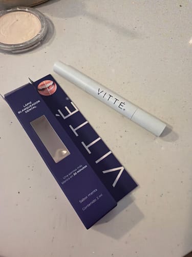 Customer photo review of Lápiz Blanqueador VITTÉ