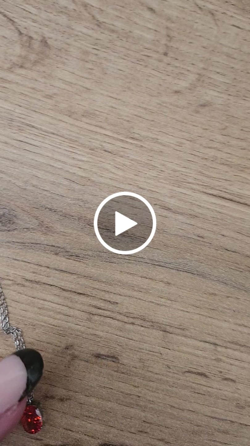 Customer video review of Rubin Halskette - Tränen Anhänger