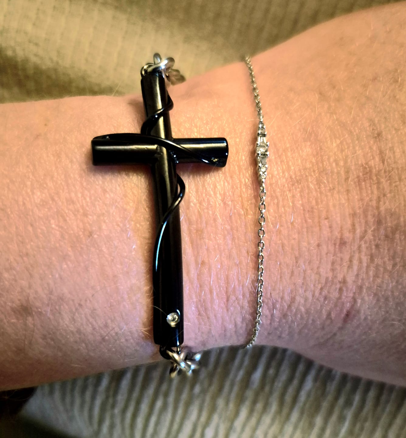 Customer photo review of Bracelet en Argent Croix Unisex