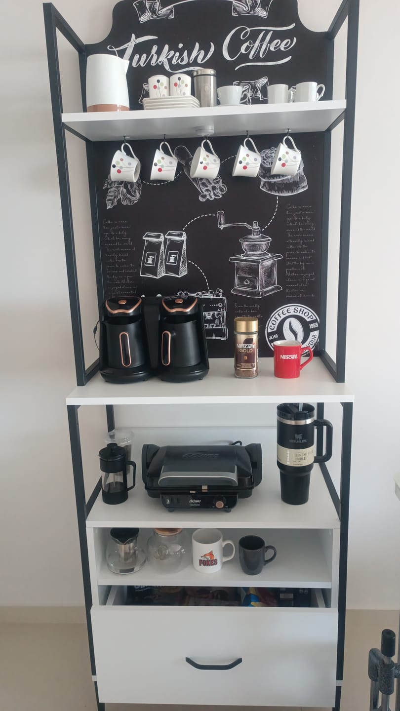 Customer photo review of Rani JE155 Işıklı Kahve Köşesi Çekmeceli Çok Amaçlı Mutfak Dolabı Beyaz