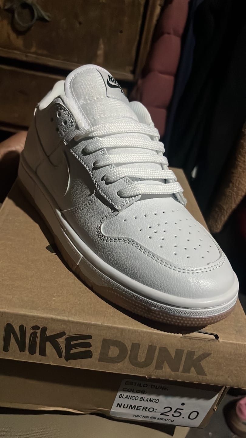 Customer photo review of Tenis Dunk Blanco Ambar