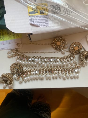 Customer photo review of Tina Jhumka Sahara tikka Earrings Set