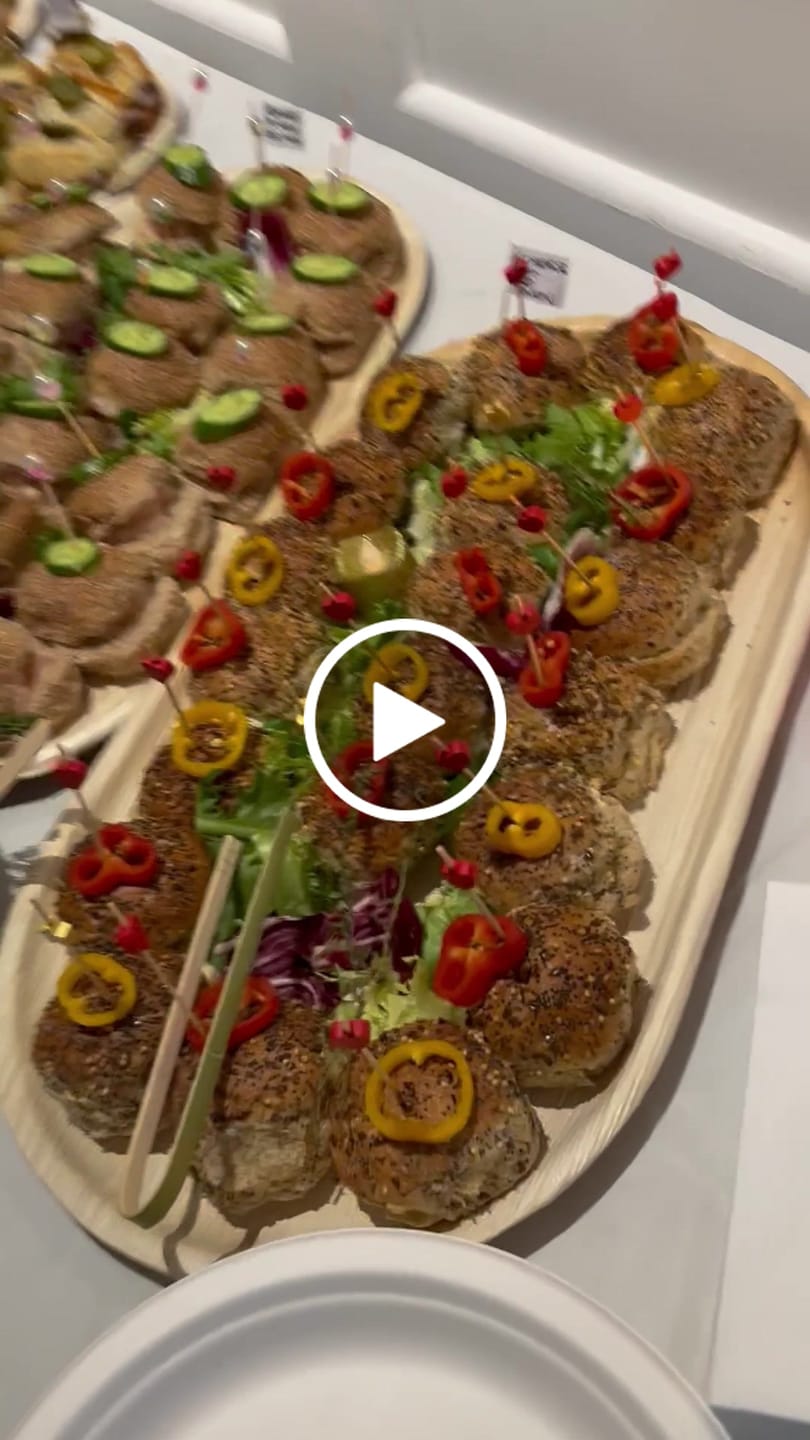 Customer video review of 15-30cm Round Palm Leaf Plates | Premium Eco-Friendly Disposable Plates | 6 Sizes