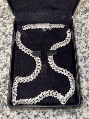 Customer photo review of 10MM 2 Rows VVS Moissanite Edge Cuban Link Chain