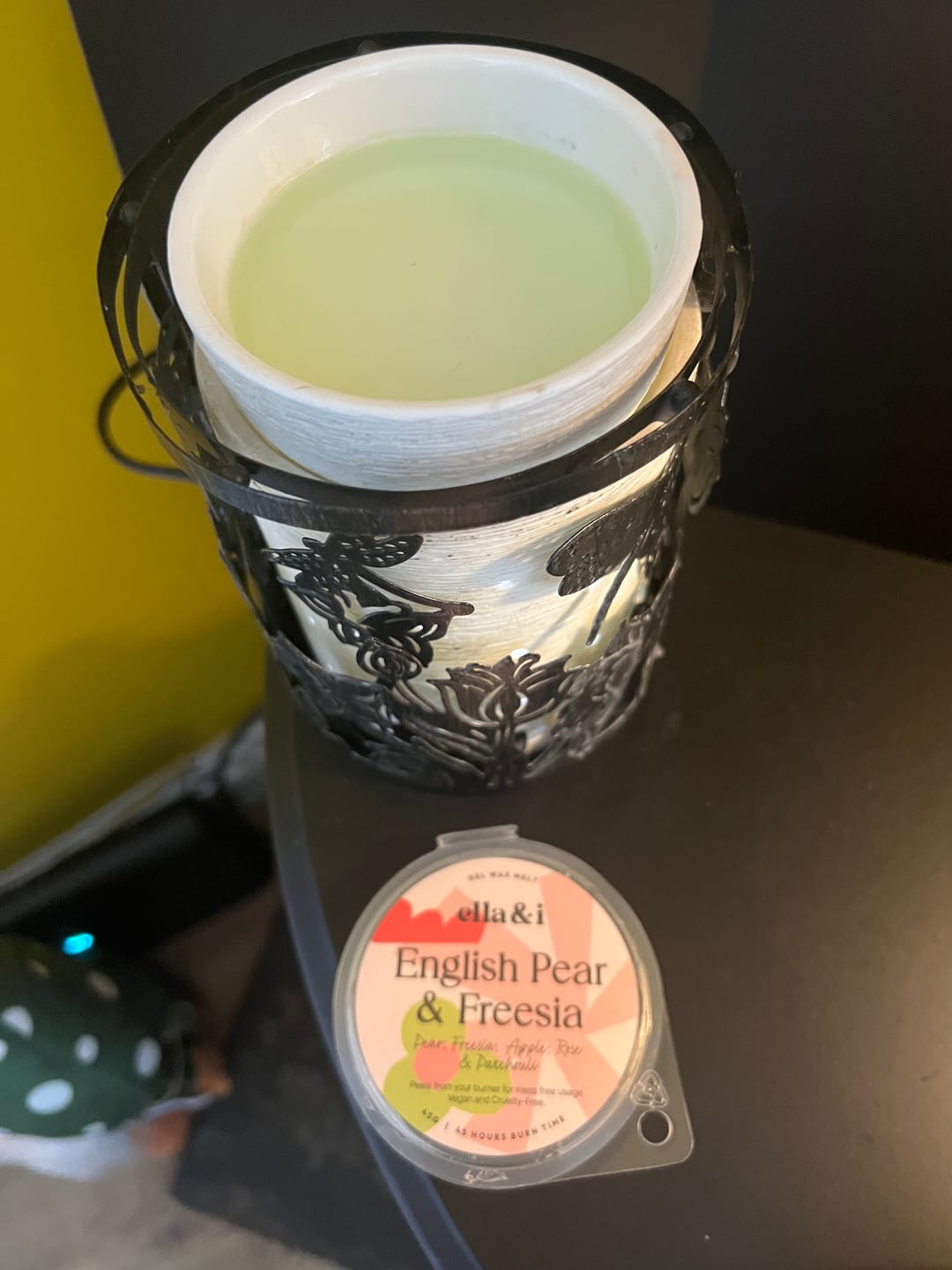 Customer photo review of English Pear & Freesia Gel Melt- 20% off Fragrance of the Month