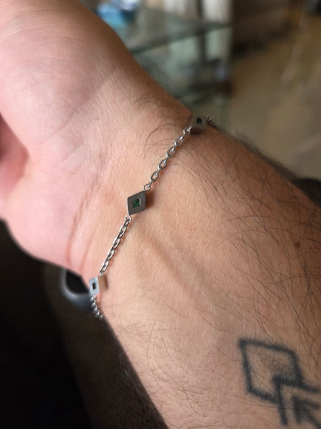 Customer photo review of Pulsera Green Gem