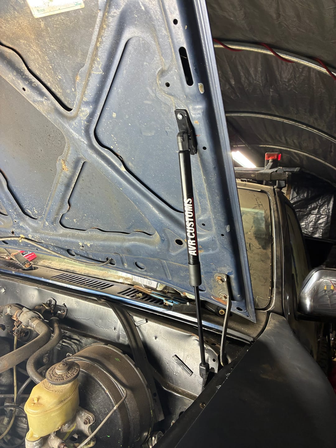 Customer photo review of 1989-1995 Toyota Pickup/ 4Runner EZ Lift Hood Struts