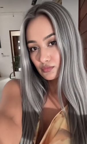 Customer photo review of Luvwin 13x4 Silky Salt & Pepper Long Straight Silver Wig 100% Human Hair