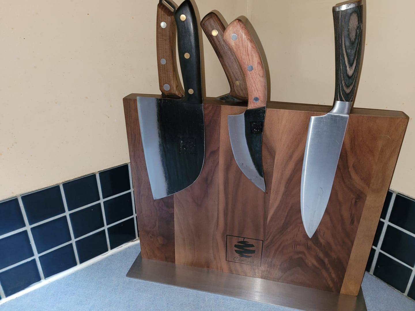 Customer photo review of FREE Walnut Magnetic Knives Holder