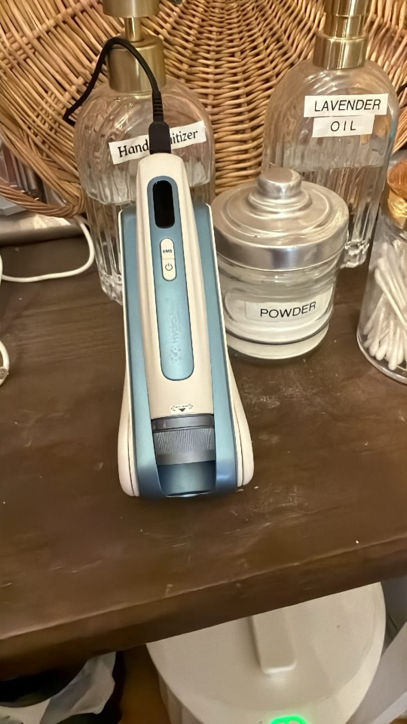 Customer photo review of Dr. Pen Hydra H5 Microneedling BB Glow Pen – Microcurrent & Serum Infusion for Professional & Home Use