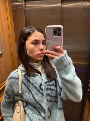 Customer photo review of Flex Pouch - iPhone 15