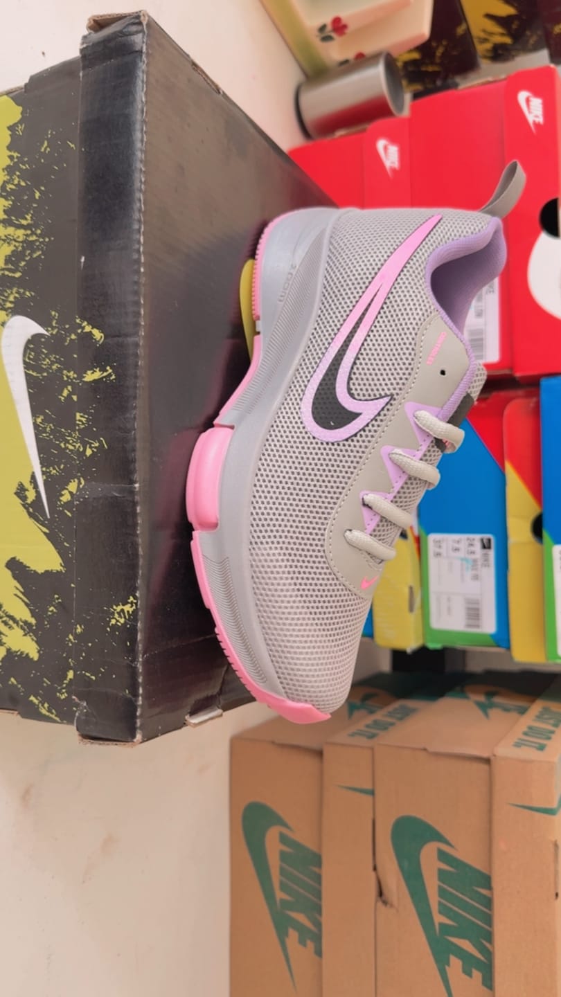 Customer photo review of Tenis 025 Plata Lila Rosa