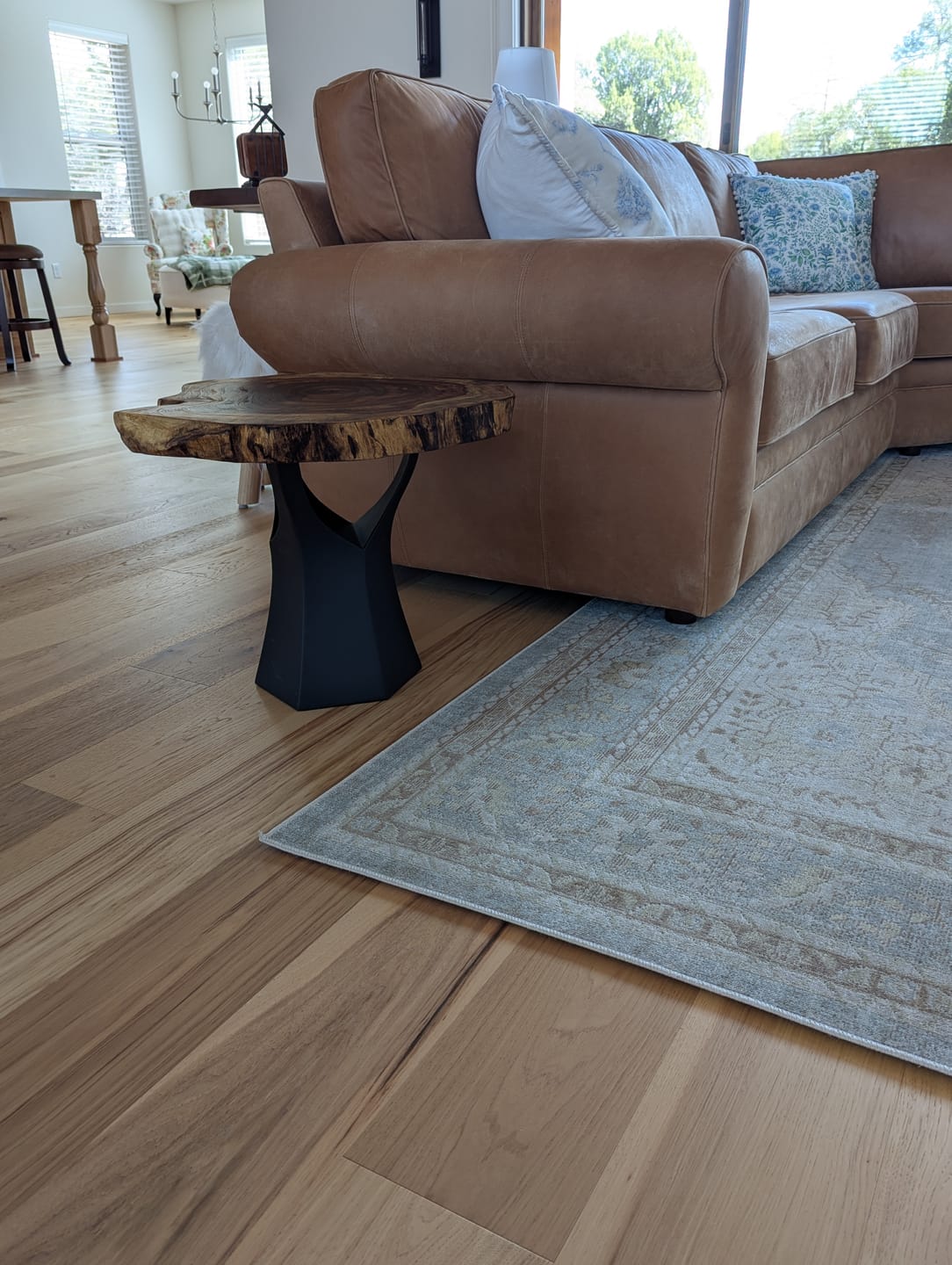 Customer photo review of Coffee Table Base 106S Namu 16.1" H Modern Furniture for Round Table Top