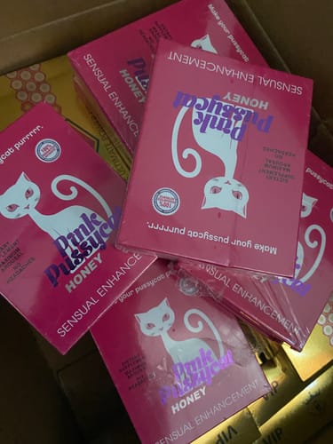 Reseña con foto de un cliente sobre Pink Pussycat 5 Cajas de Suplemento Femenino – 60 Sobres para Revendedores