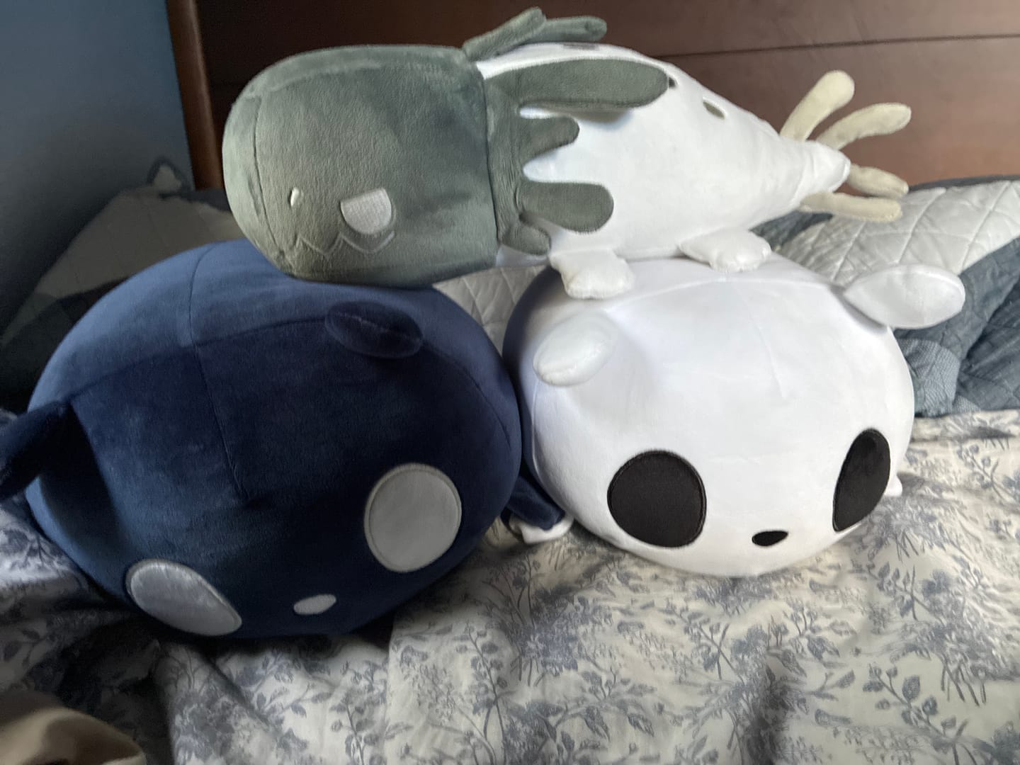 Customer photo review of Rain World - Watcher Slugcat Pillow Plush