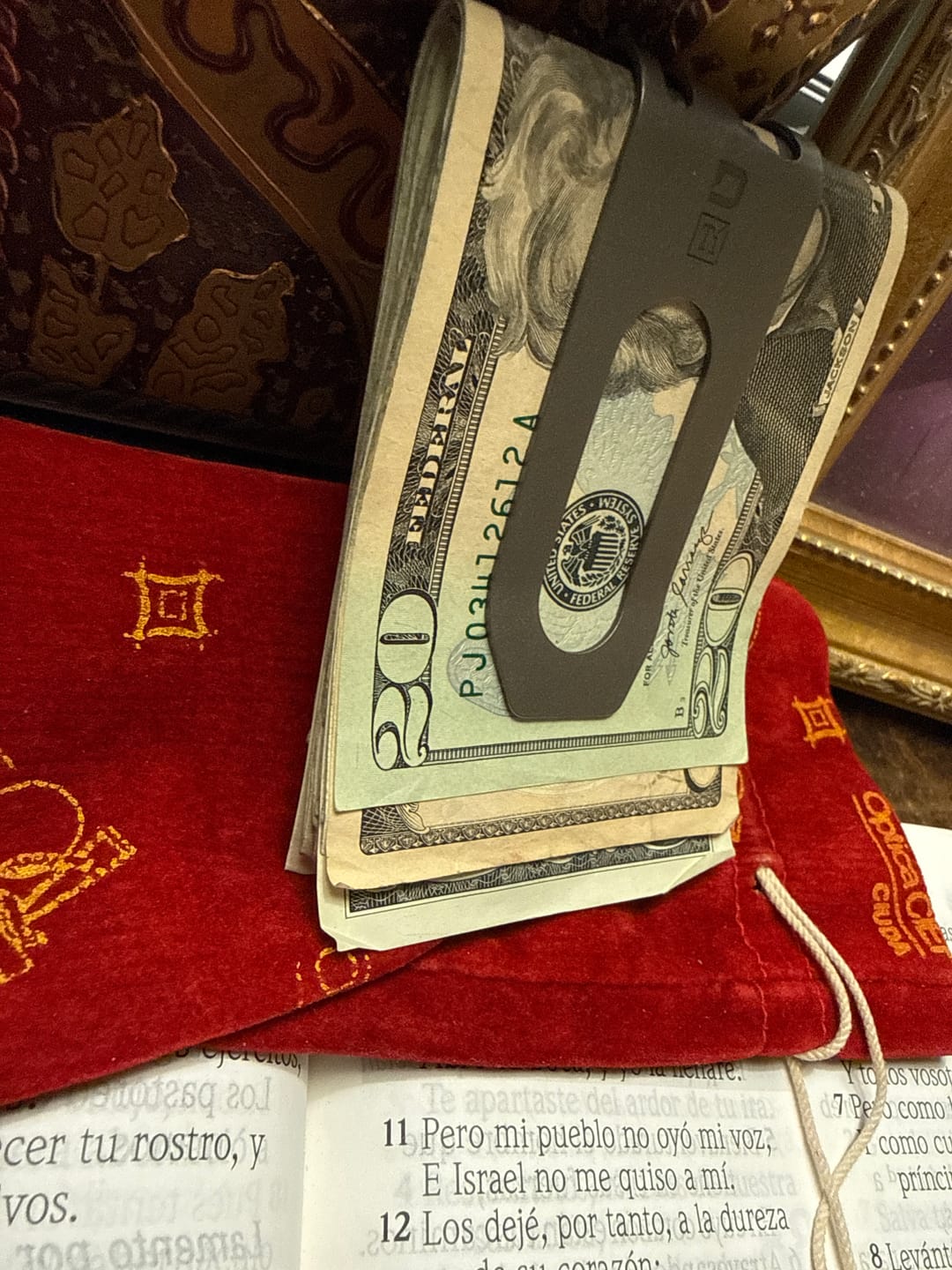 Customer photo review of MC02 TITANIUM MONEY CLIP