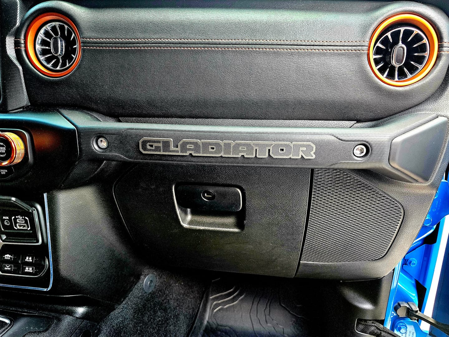 Customer photo review of Jeep JT "GLADIATOR" Grab Handle Emblem