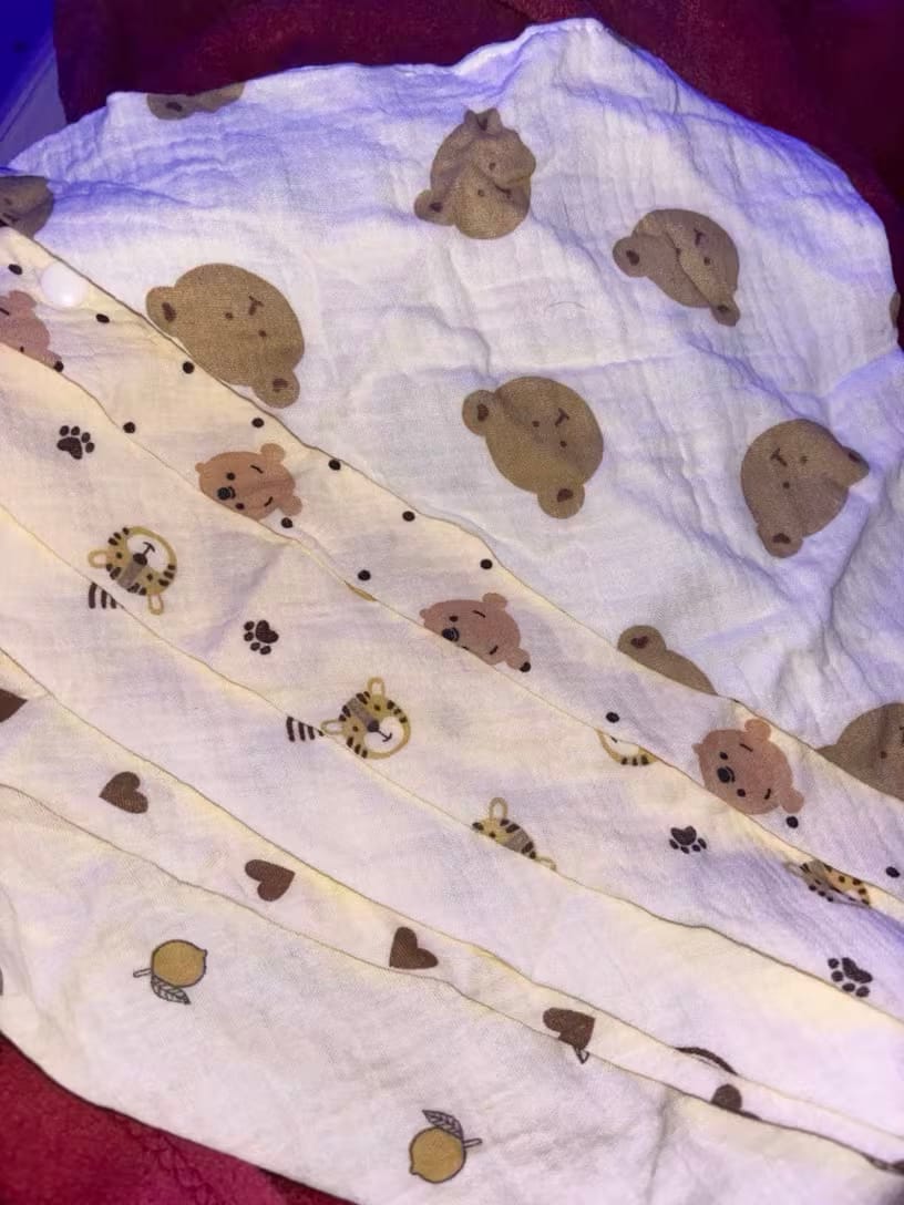 Customer photo review of Muslin Baby Bib Set (6 PCS)