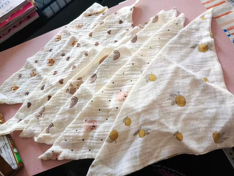 Customer photo review of Muslin Baby Bib Set (6 PCS)