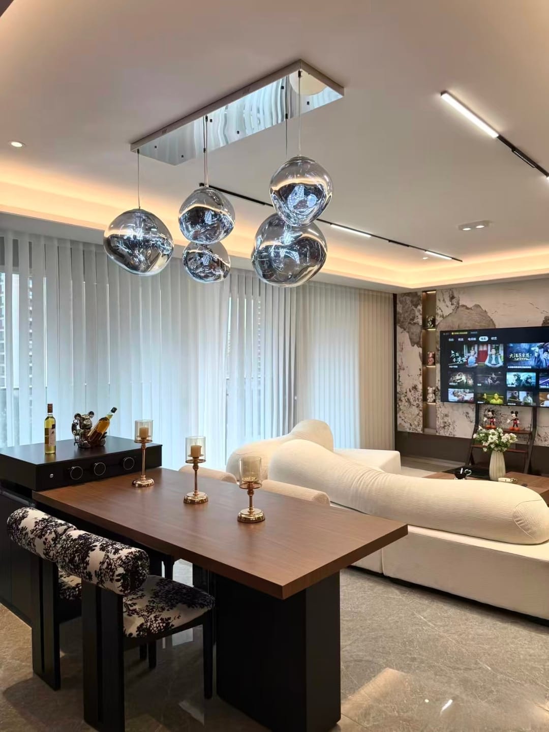 Customer photo review of Tambora Lava Pendant Light(Mixed Sizes), Bulb Version
