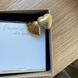 Customer photo review of Collier photo personnalisé médaillon coeur motif gravé acier inoxydable