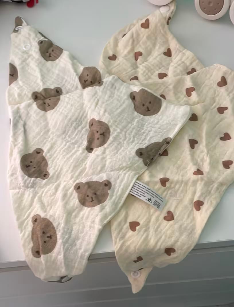 Customer photo review of Muslin Baby Bib Set (6 PCS)