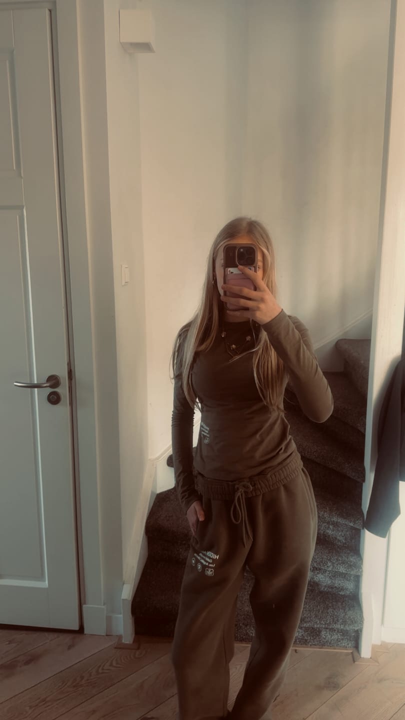 Customer photo review of LABEL ZIP HOODIE SAGE