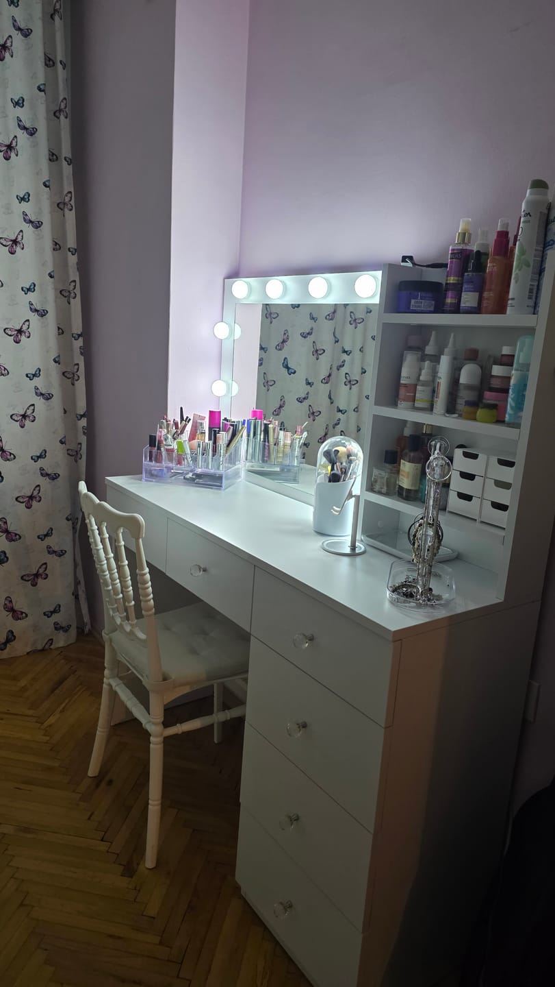 Customer photo review of Rani BJ127 Hollywood Işıklı Aynalı Kulis Makyaj Masası 6 Çekmeceli Takı Düzenleyici Beyaz